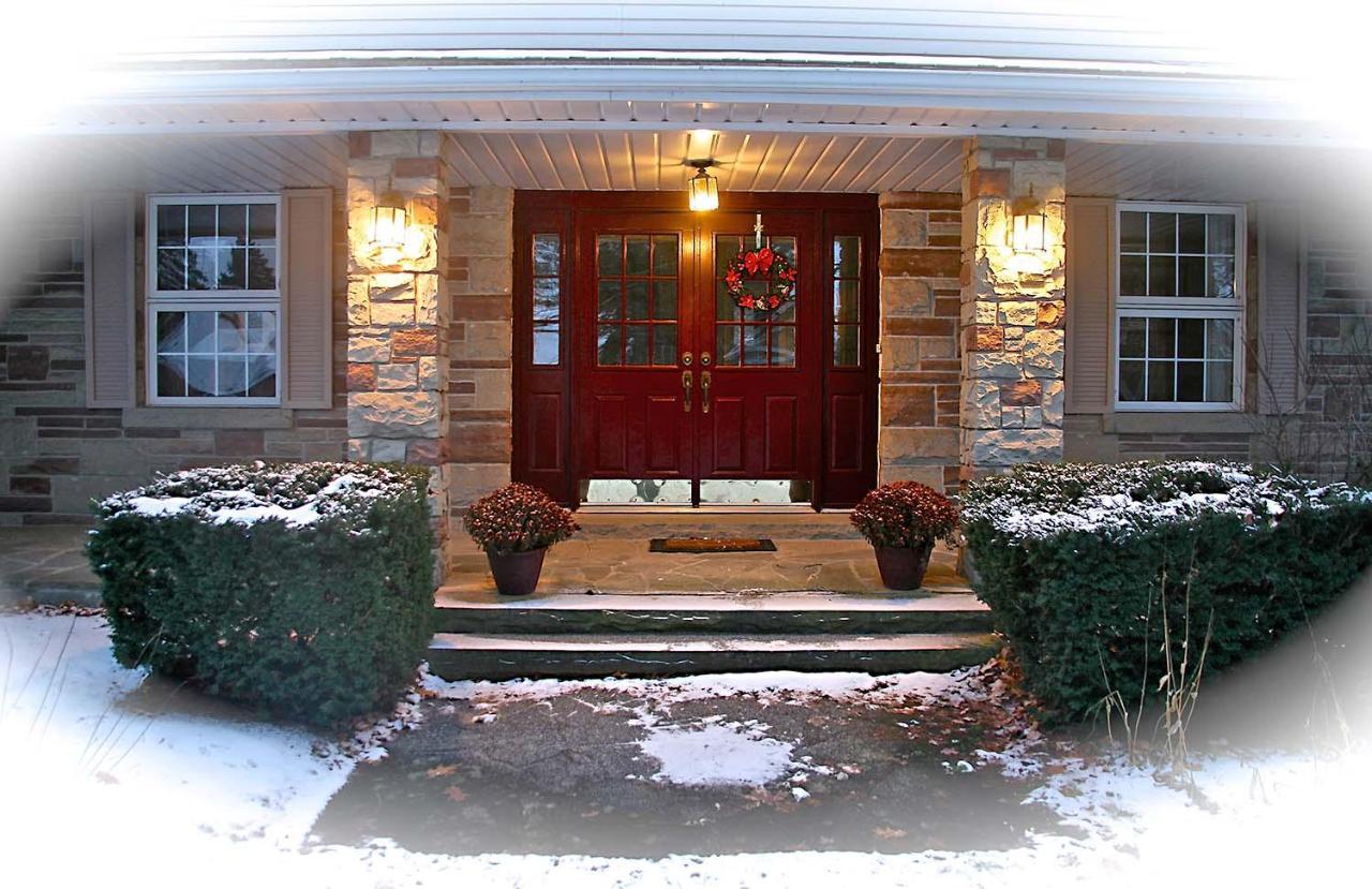 The Cheshire Cat Bed And Breakfast Elora Exterior photo